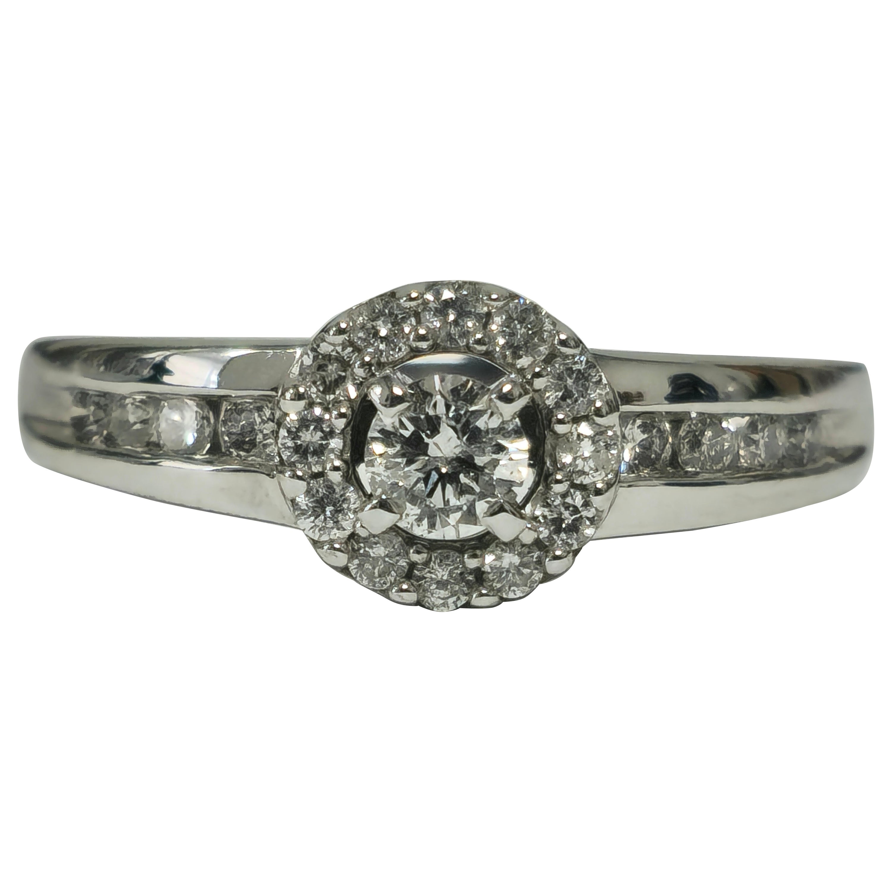 0.85 Carat Diamond White Gold Engagement Ring For Sale