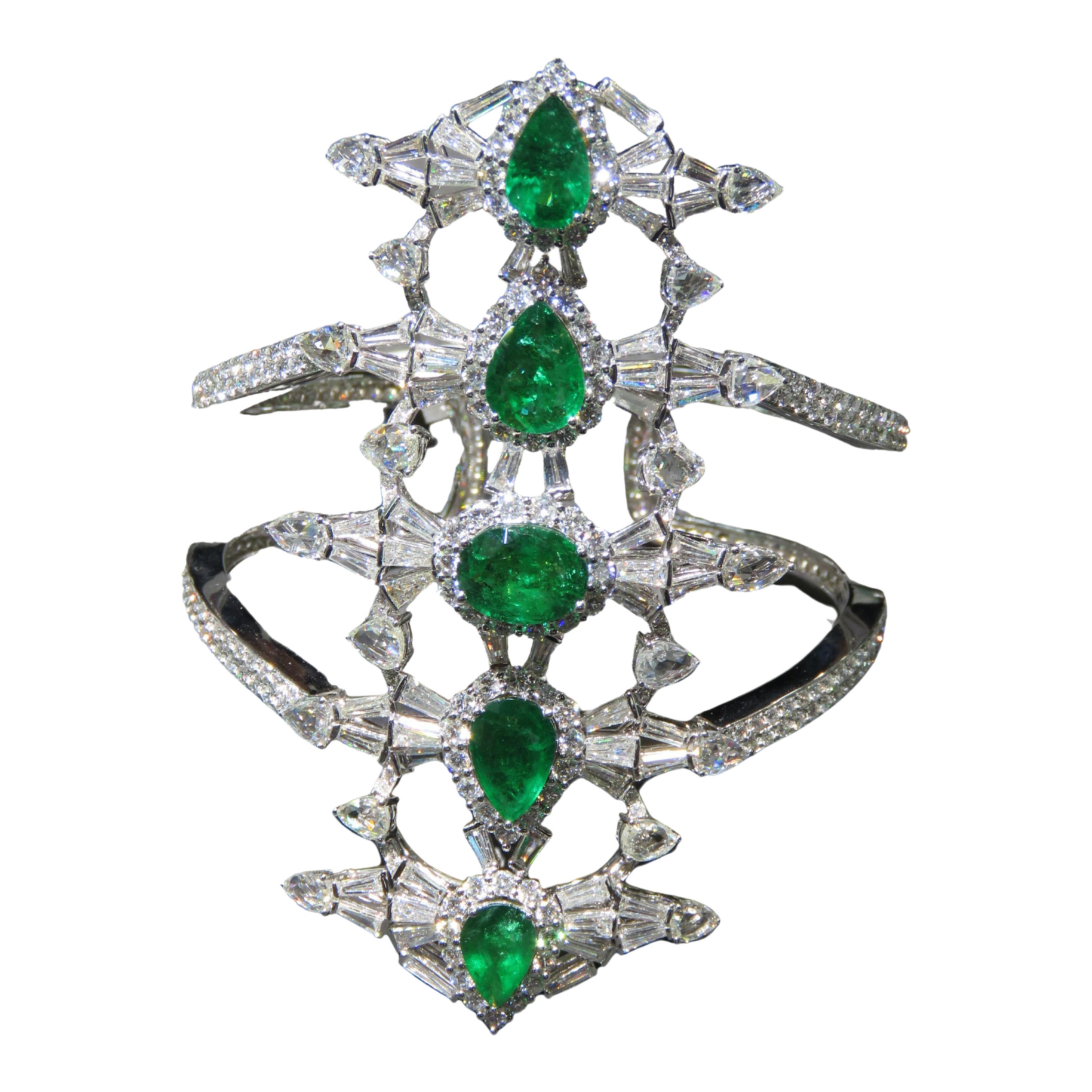 NEU $124, 900 18KT Gold Seltenes wichtiges Fancy 25CT Smaragd-Diamant-Armband, Unikat