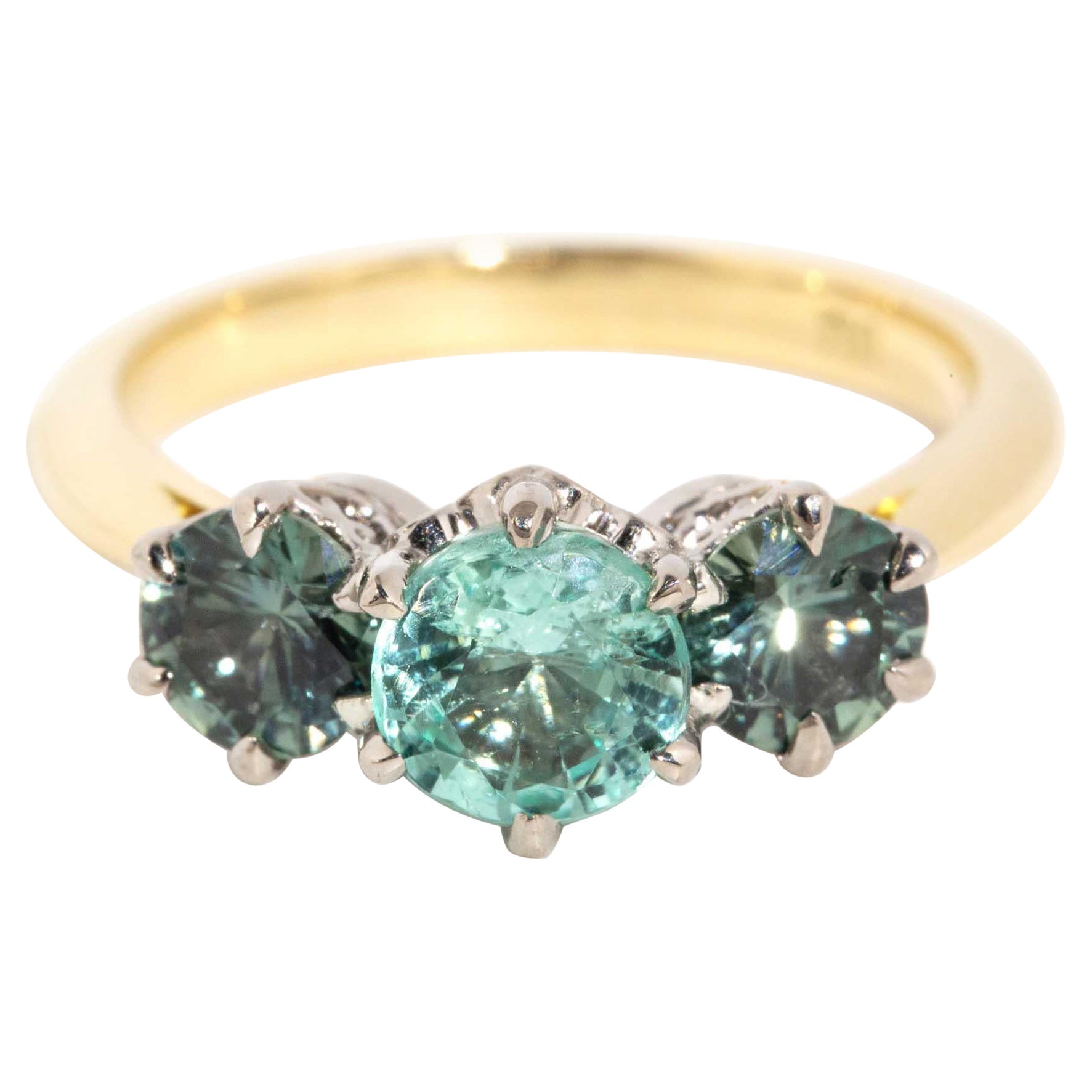 Vintage Circa 1980s 0.95 Carat Emerald & 1.07 Carat Sapphire Ring 18 Carat Gold For Sale