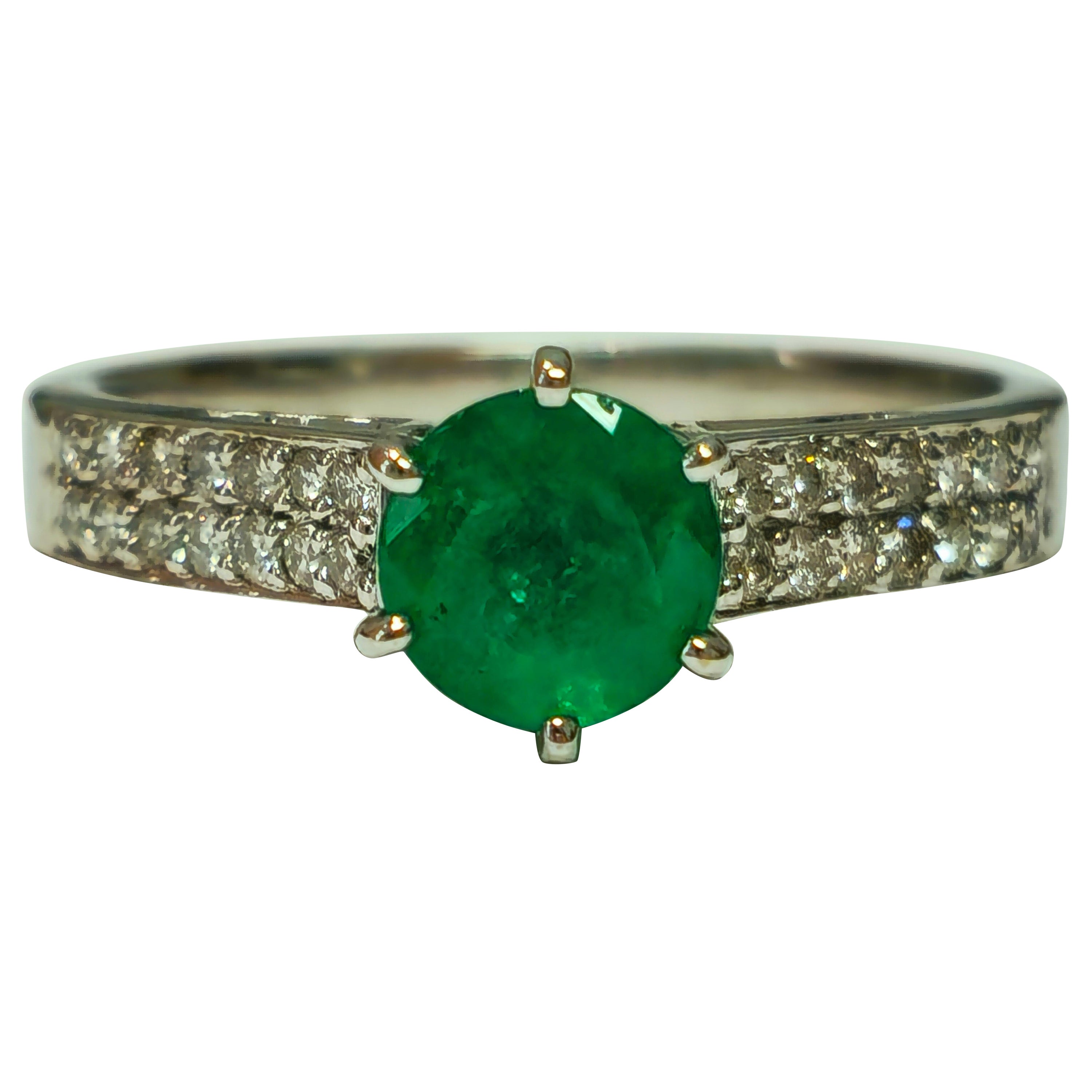 14K gold, 0.50 carat Colombian Emerald and Diamond Ring For Sale