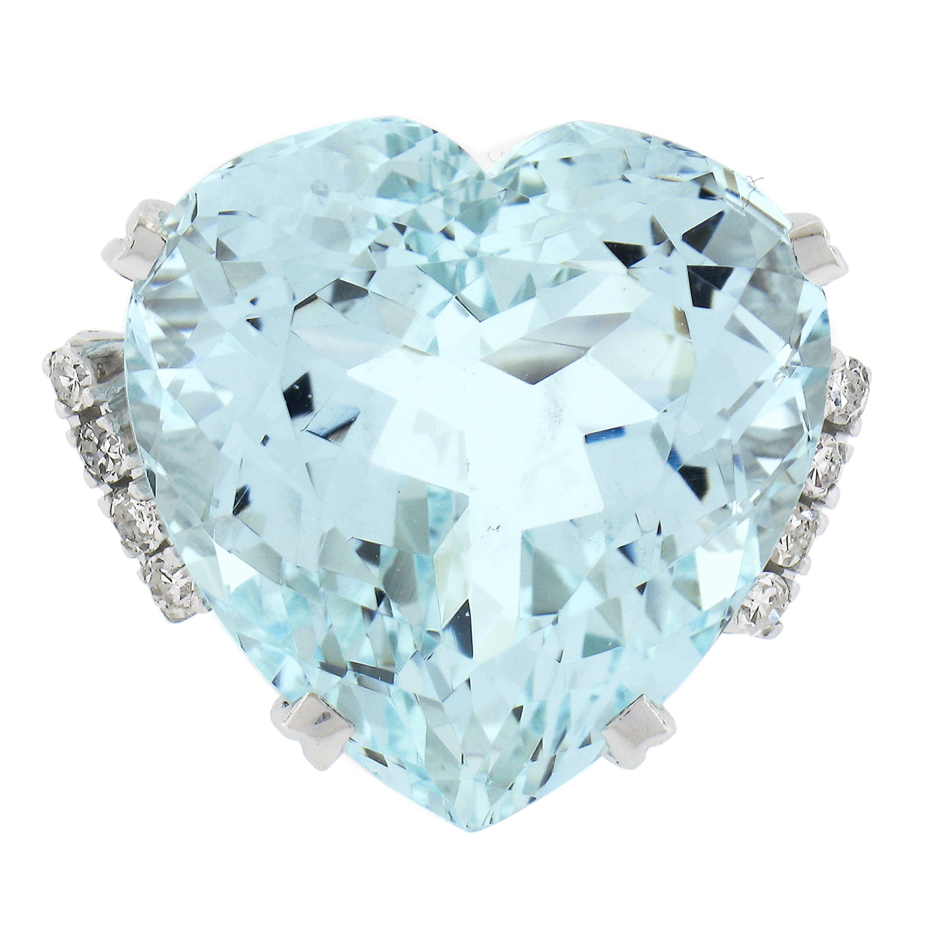 14k Gold Large GIA Graded 30ctw Heart Aquamarine 0.20ctw Diamond Cocktail Ring For Sale