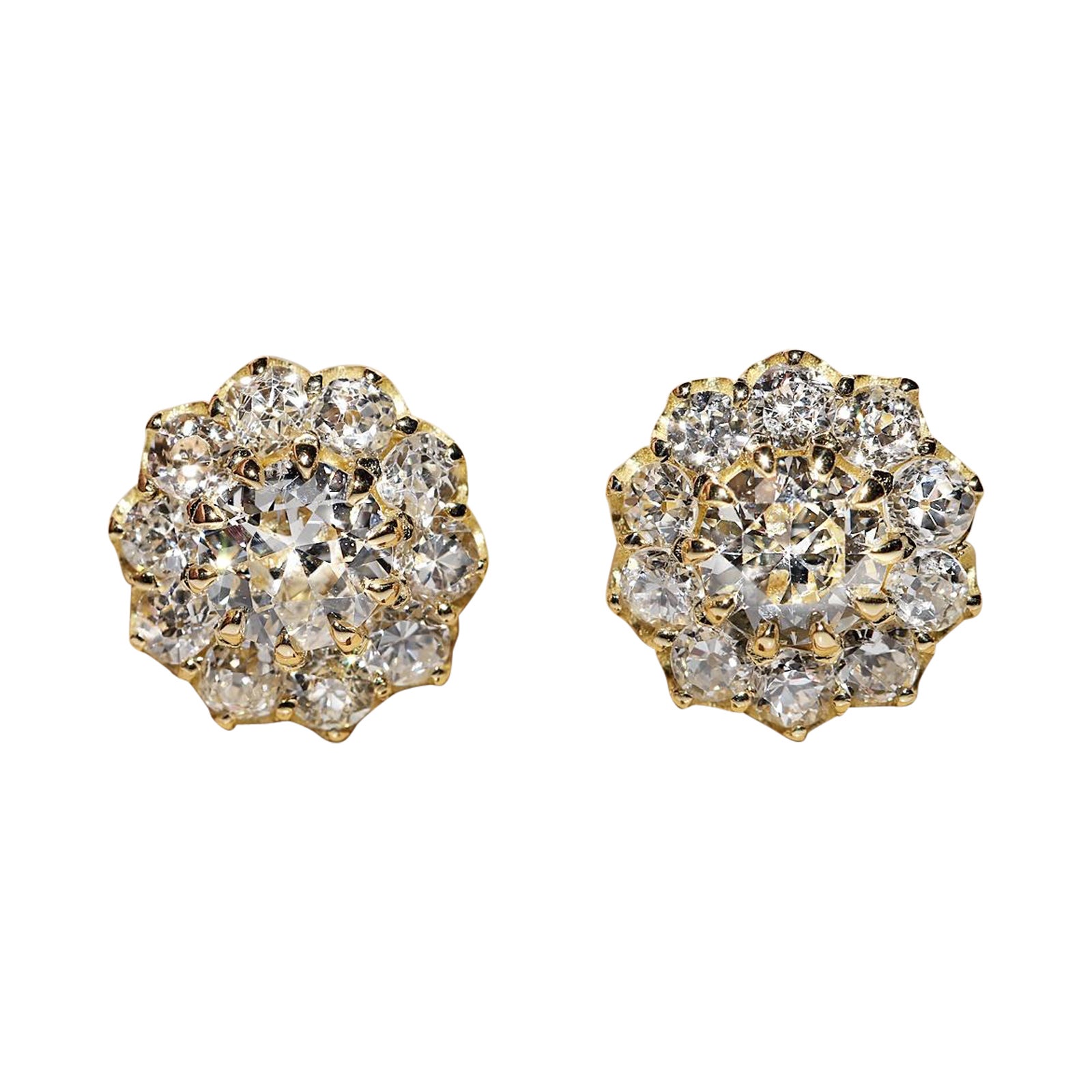 New Made 18k Gold Natural Diamond Decorated Pretty Earring  For Sale