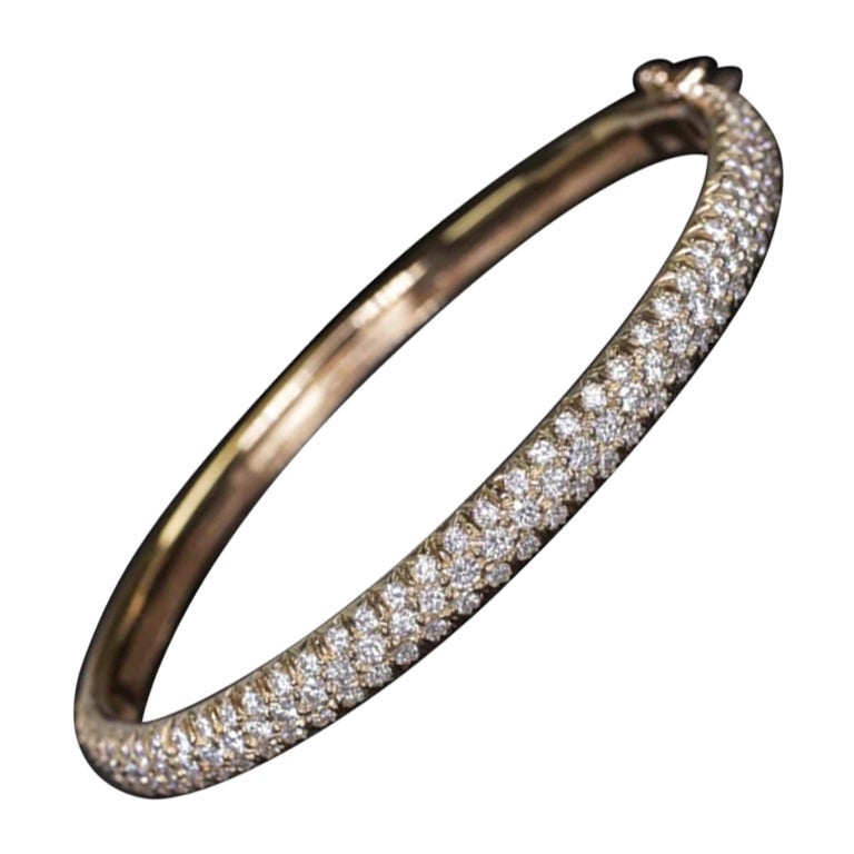 Bracelet jonc pavé de diamants de 3 carats en or rose 18 carats en vente