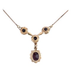 Vintage Gold necklace with garnets, Italy, first half of the 20th century.