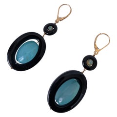 Boucles d'oreilles de Marina J. en Onyx noir, Opale de feu et Calcédoine, avec fermoir à levier en 14k.