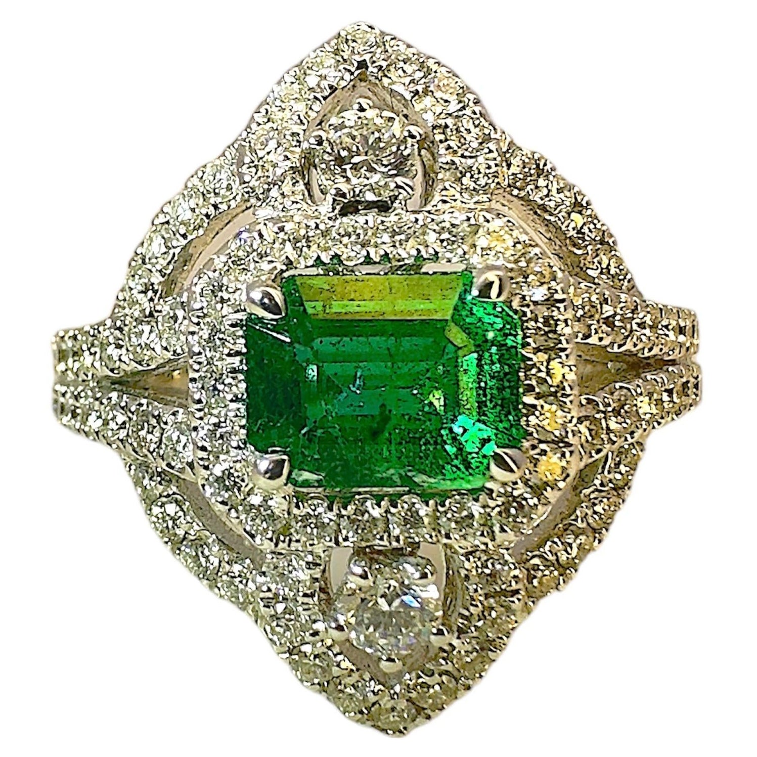 Vintage Desing Emerald with Diamond Ring For Sale
