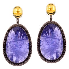 Pendientes colgantes de tanzanita de 79,7 ct con esmeralda y diamantes, de oro blanco de 18k