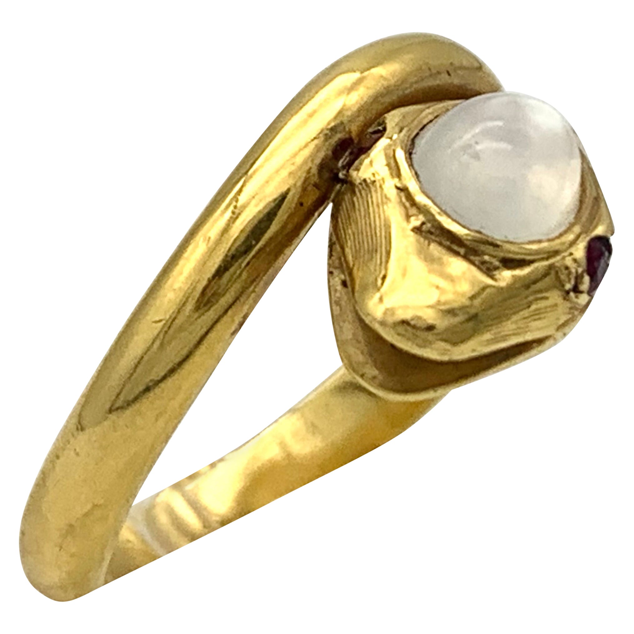  Antique Art Nouveau Snake Eternity Ring 18 Karat Yellow Gold Moonstone Cabochon For Sale