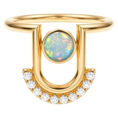 Moderner Arc-Ring von Casey Perez aus 18 Karat Gold mit gebändertem Detail und Opal 