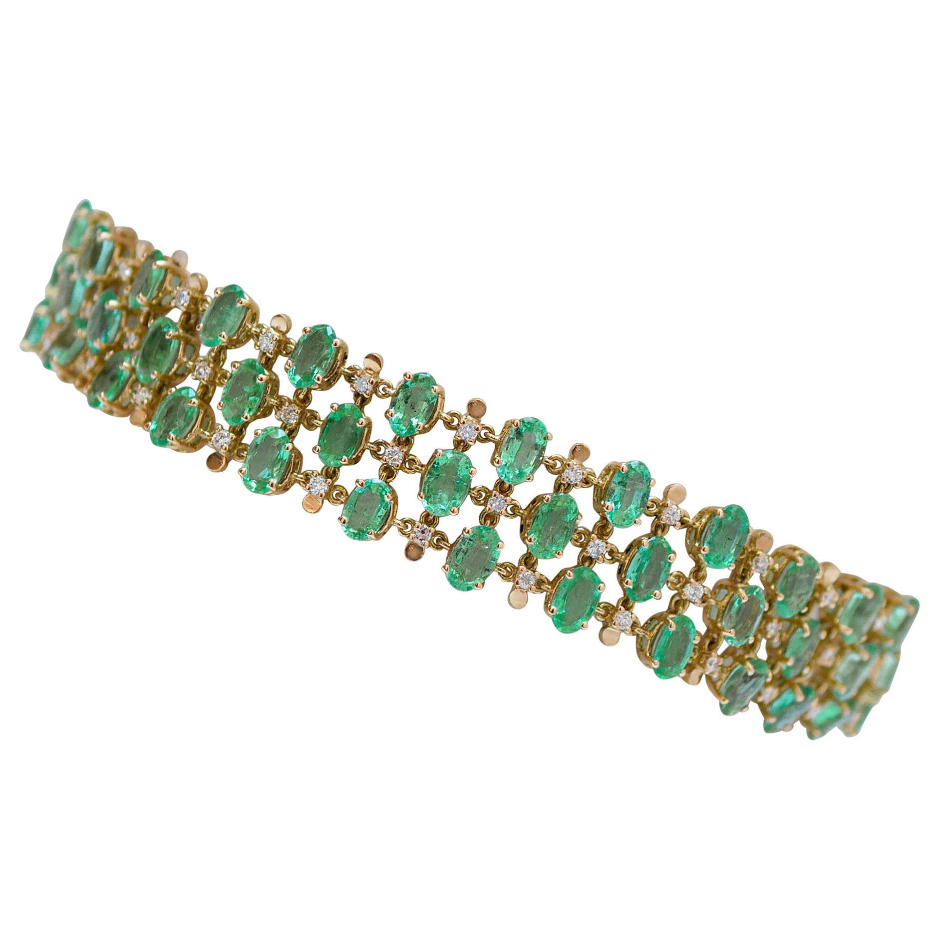 Smaragde, Diamanten, modernes Armband aus 18 Karat Gelbgold. im Angebot
