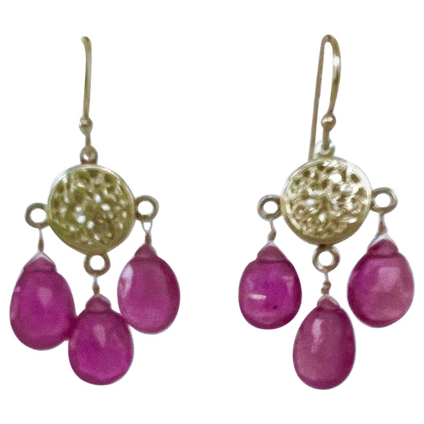Marina J. Boucles d'oreilles chandelier en saphir rose et or jaune massif 14 carats en vente