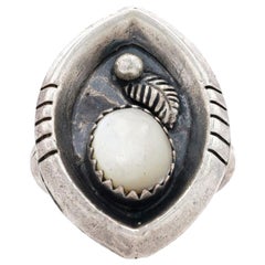 Native American Mother of Pearl Ring - Sterling Silver 925 Feather Solitaire