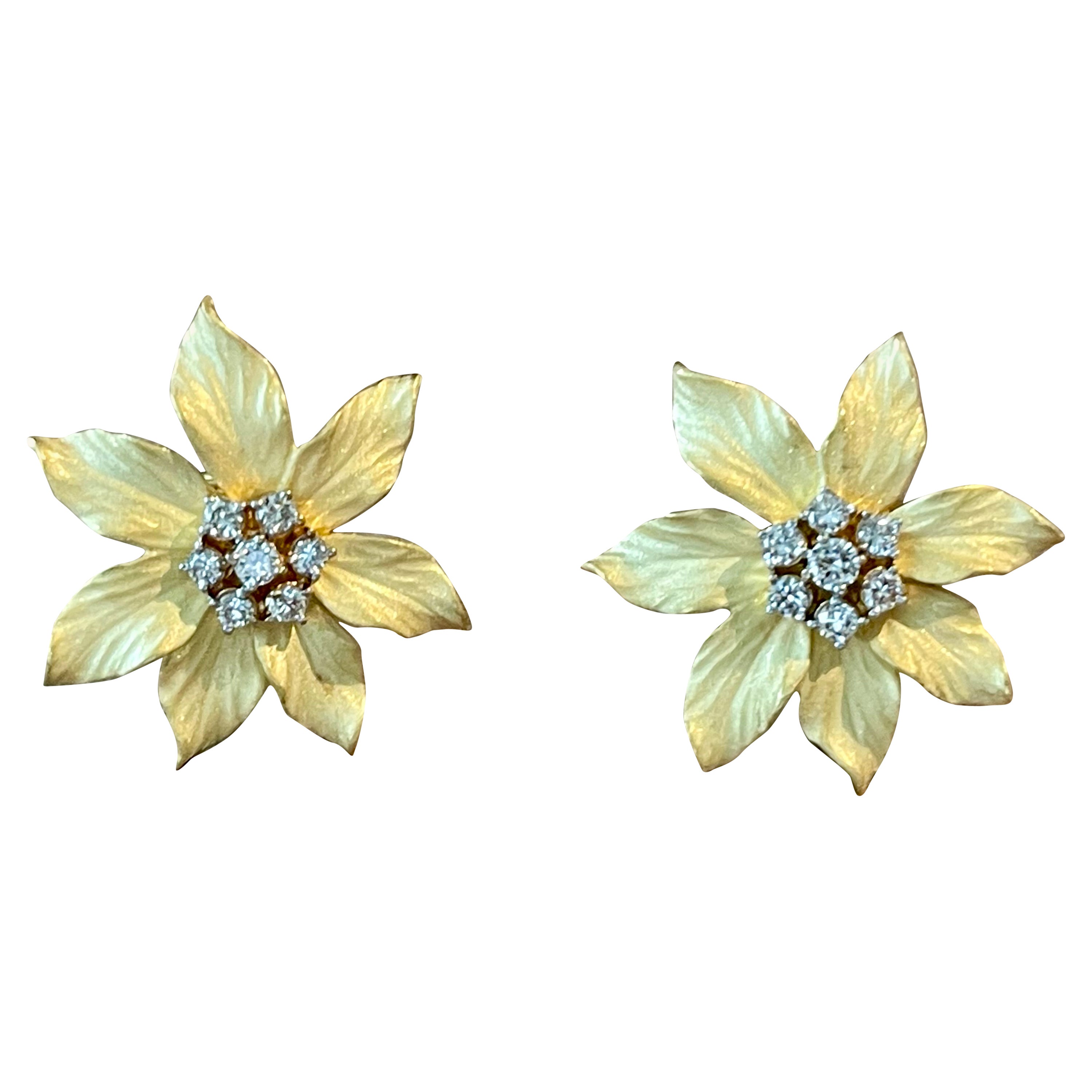 A pair of 18 K yellow brushed Gold flower Diamond earrings For Sale