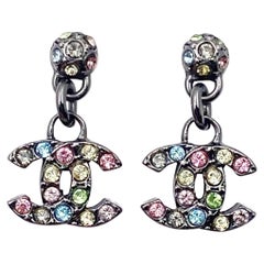 Chanel - Boucles d'oreilles percées arc-en-ciel avec cristaux CC