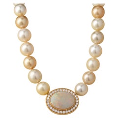 Collier de perles de Harlekin des mers du Sud d'une opale de 13,7 carats et diamants d'environ 1,7 à 1,9 carat 