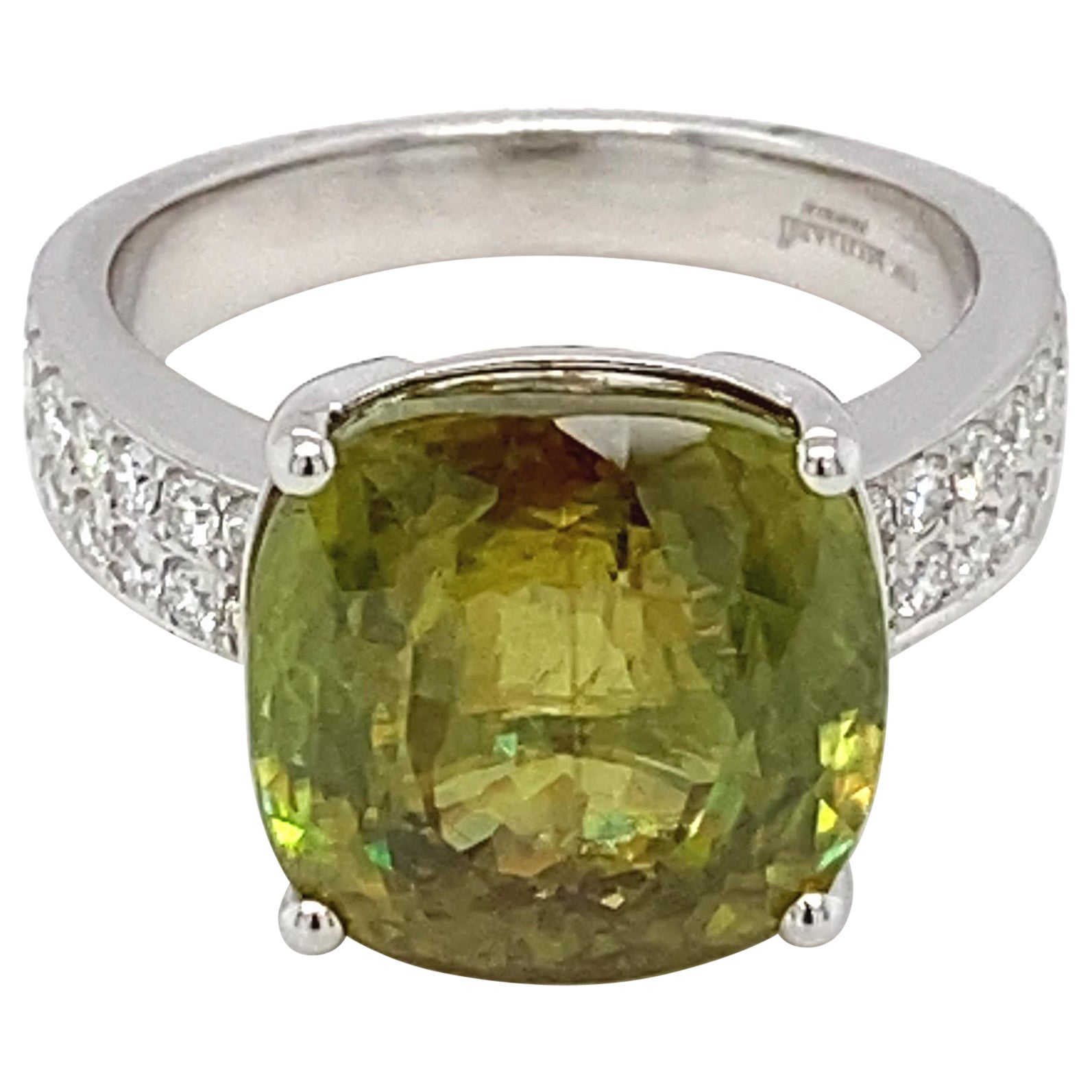 10,59 Karat Kissenschliff Sphene Diamant Weißgold Solitär Ring im Angebot