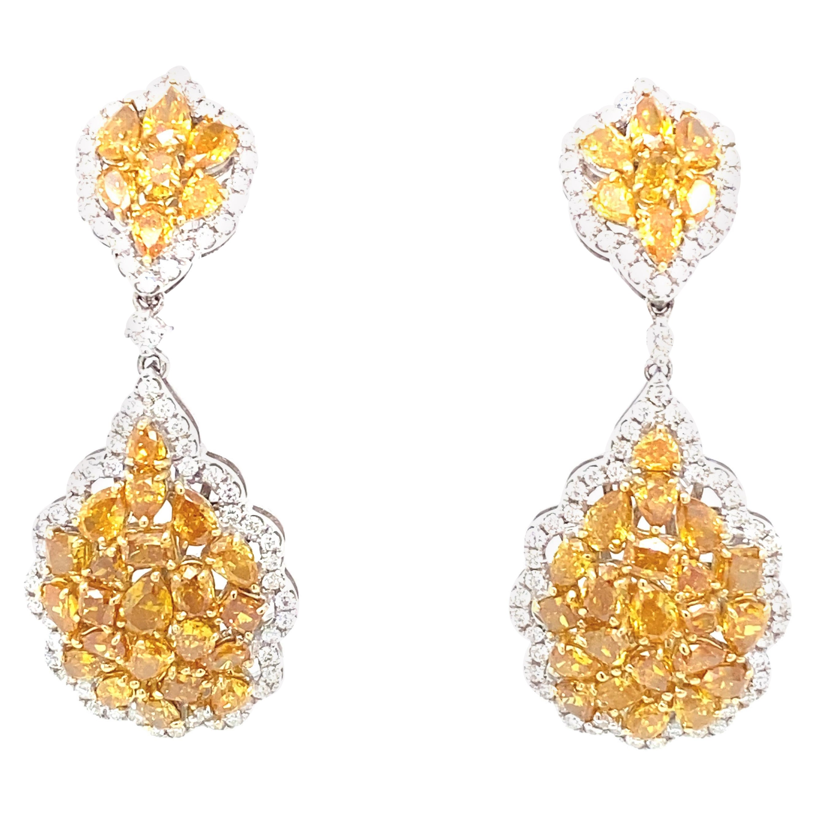 Boucles d'oreilles chandelier en or bicolore avec diamants multicolores de 7,90 carats en vente