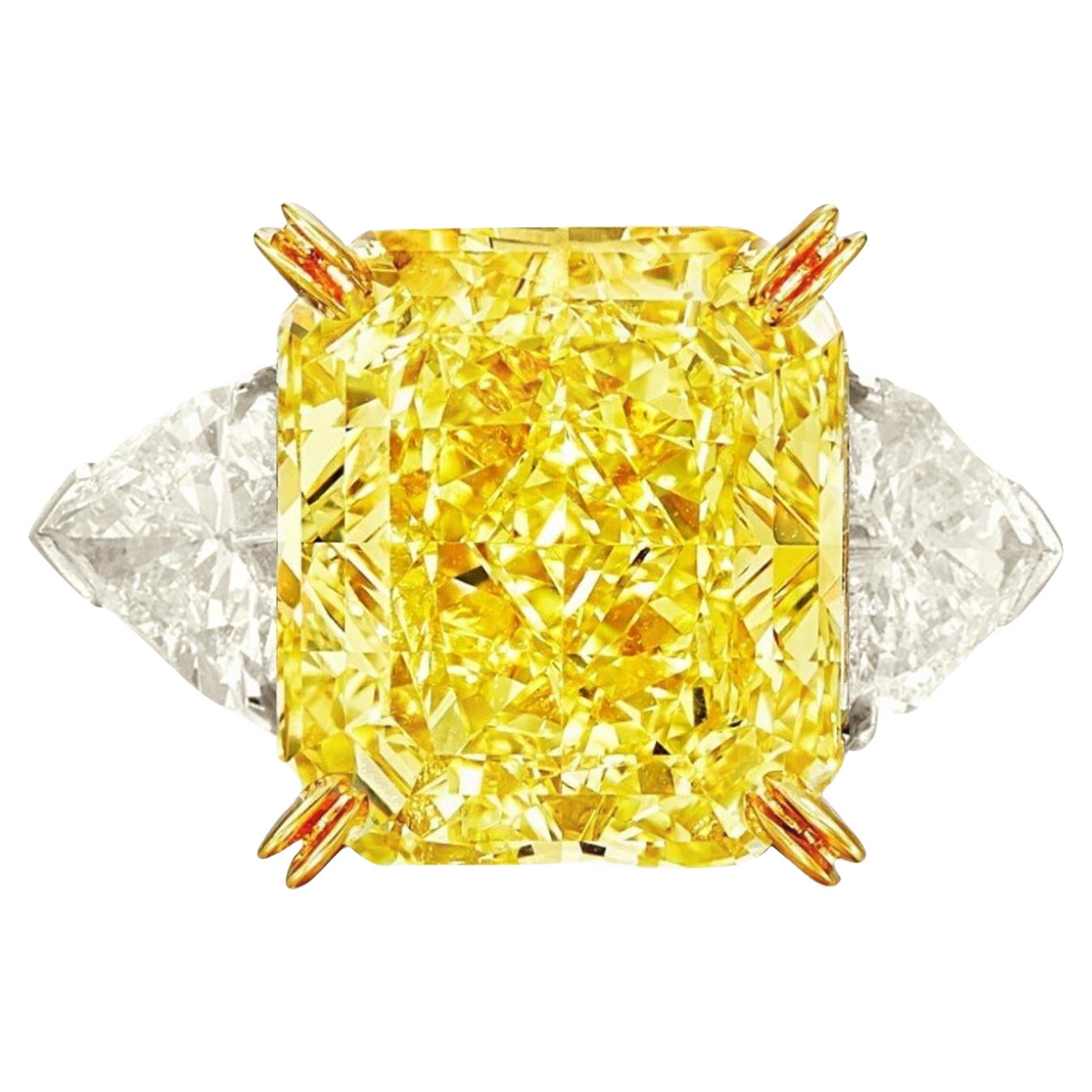 Bague avec trillion de diamants jaunes fantaisie de 12 carats certifiés GIA en vente