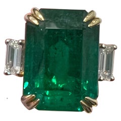 Certified Emerald 30.27 Carat With 1.46 Carat Diamonds 
