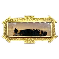 Spilla d'agata vittoriana d'oro Etruscan Revival Agata muschiata Scena di foresta