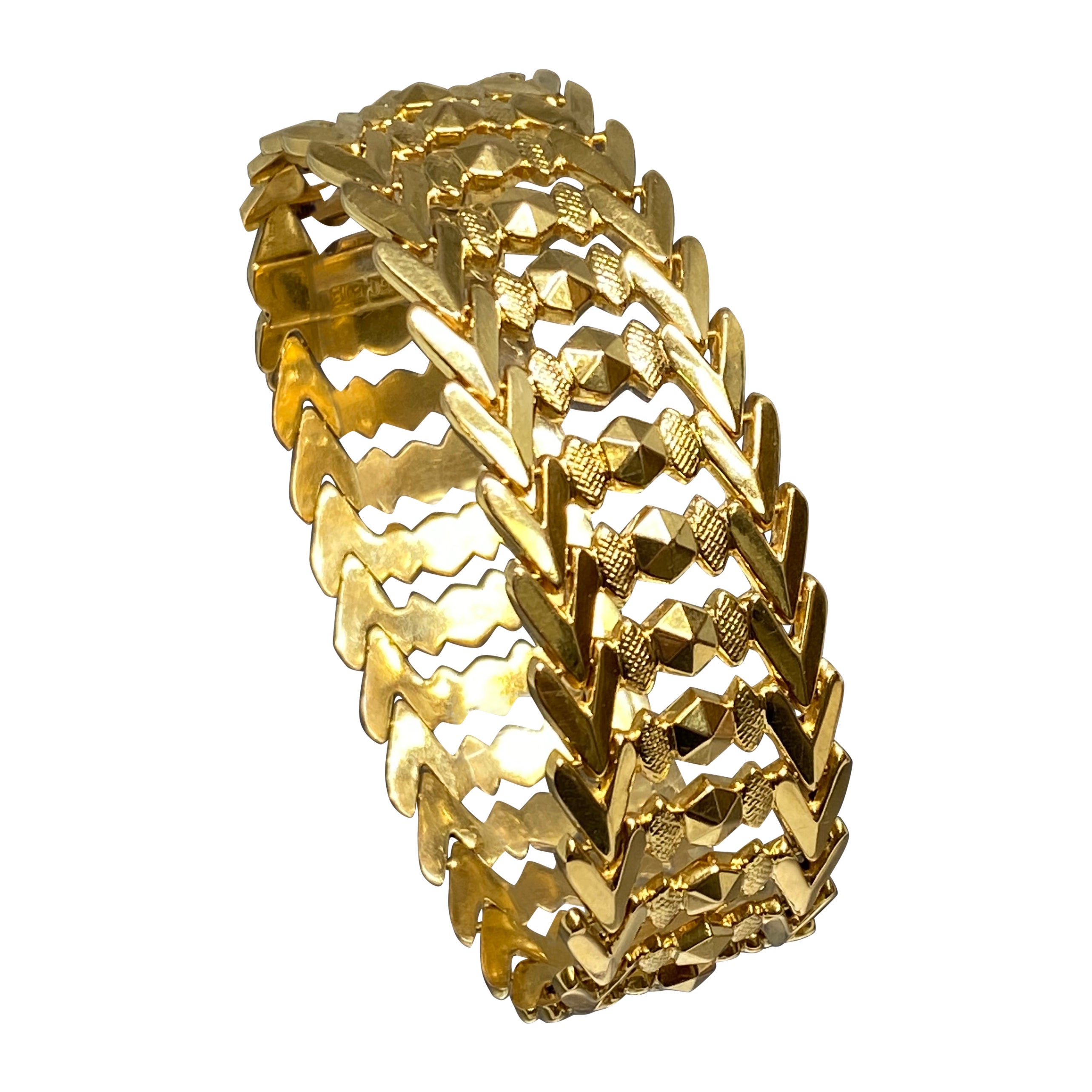 Mid Century Italian 18k Rosy Yellow Gold Wide Geometric Textured Link Bracelet For Sale