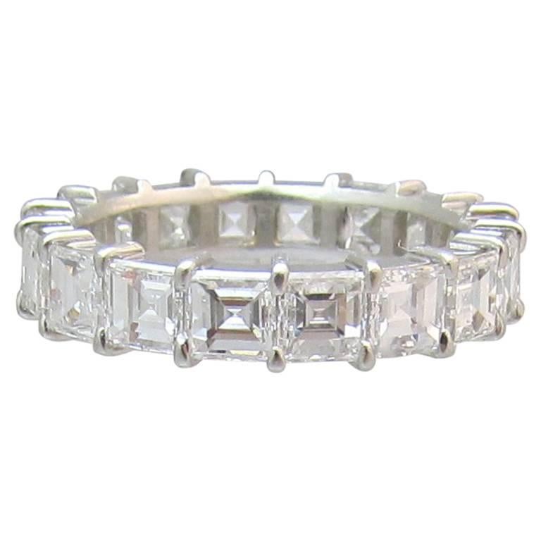 Contemporain Nally, bague d'éternité en platine avec diamant de forme carrée en vente