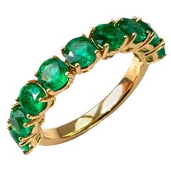 Eternity-Ring aus 18 Karat Gelbgold mit grünem Smaragd