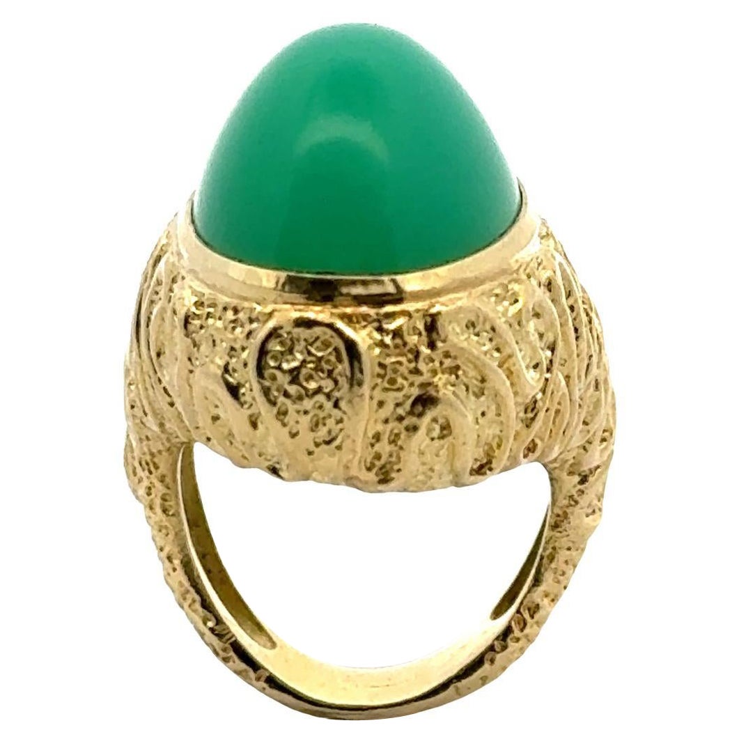 Contemporary Green Chrysophase 18 Karat Yellow Gold Ring Signed Gregory For Sale
