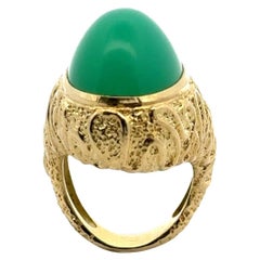 Vintage Contemporary Green Chrysophase 18 Karat Yellow Gold Ring Signed Gregory