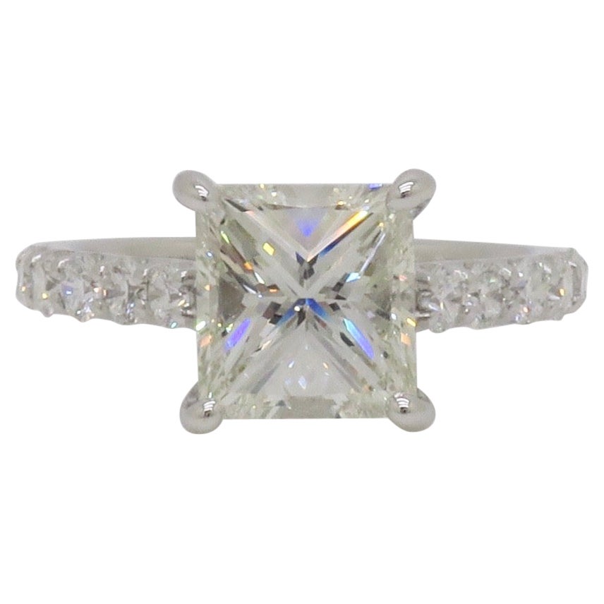 Bague en or blanc 14k certifiée GIA avec un diamant de taille Princesse de 2.62CTW  en vente