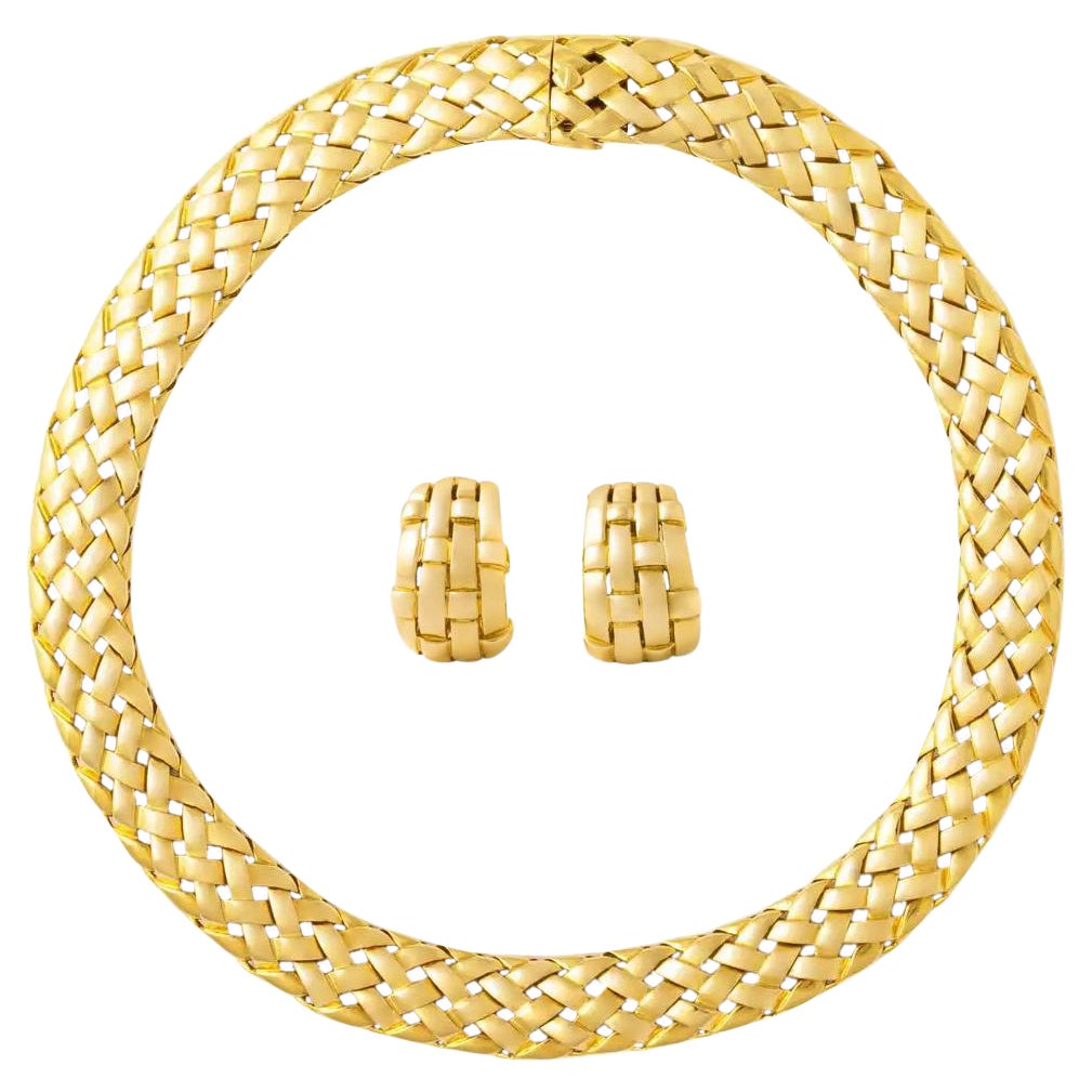 Van Cleef and Arpels Yellow Gold 18K Set Earrings Necklace 1980S For Sale