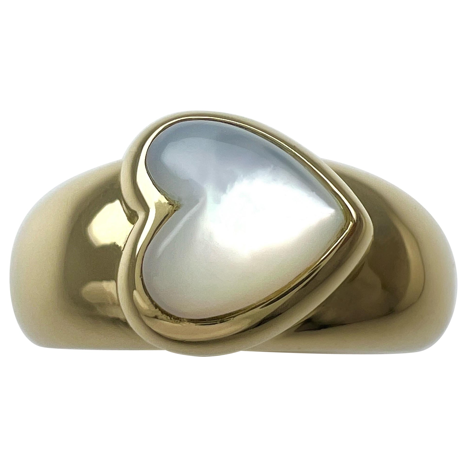 Vintage Van Cleef & Arpels Mother Of Pearl Heart Cut 18k Yellow Gold Dome Ring For Sale