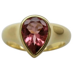 Raro anillo vintage Van Cleef & Arpels de oro amarillo de 18 quilates con turmalina rosa talla pera