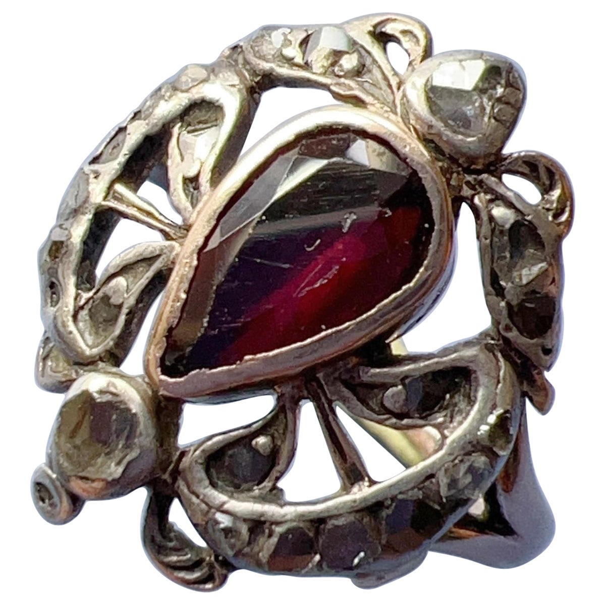 Georgian 18K gold garnet heart diamond ring, sentimental ring romantic ring gift For Sale
