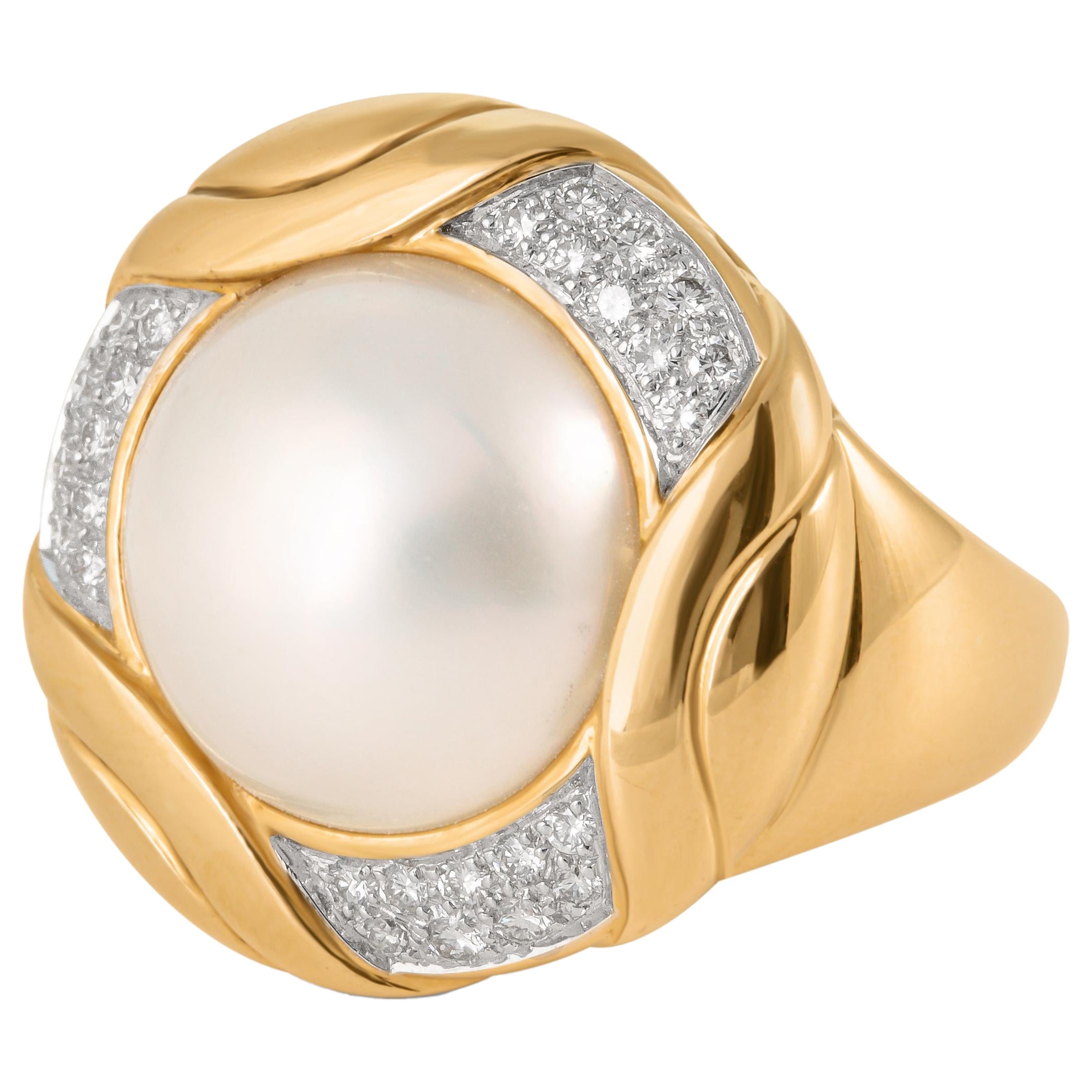Vintage 18ct Gold Pearl Ring With Mabé Pearl And Diamonds For Sale