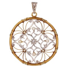 Antique French 20th Century Fine Pearl Diamonds 18 Karat Yellow Gold Platinum Pendant