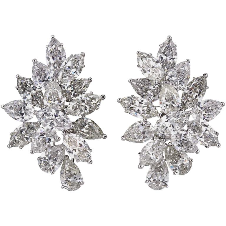 Impressive 17 carats Diamonds Gold Cluster Earrings For Sale at 1stdibs