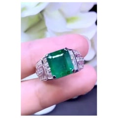 AIG Certified 4.40 Carat Zambian Emerald  1.48 Ct Diamonds  18K Gold Ring 