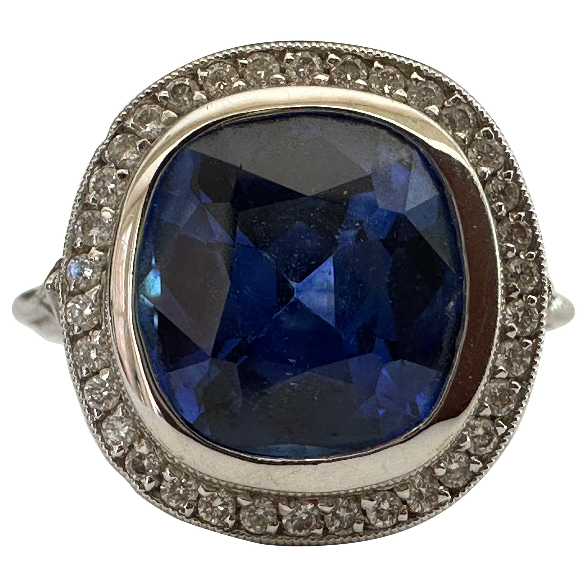 Anillo de Cóctel de Zafiro Azul de Madagascar Natural de 3,67 Quilates y Diamantes