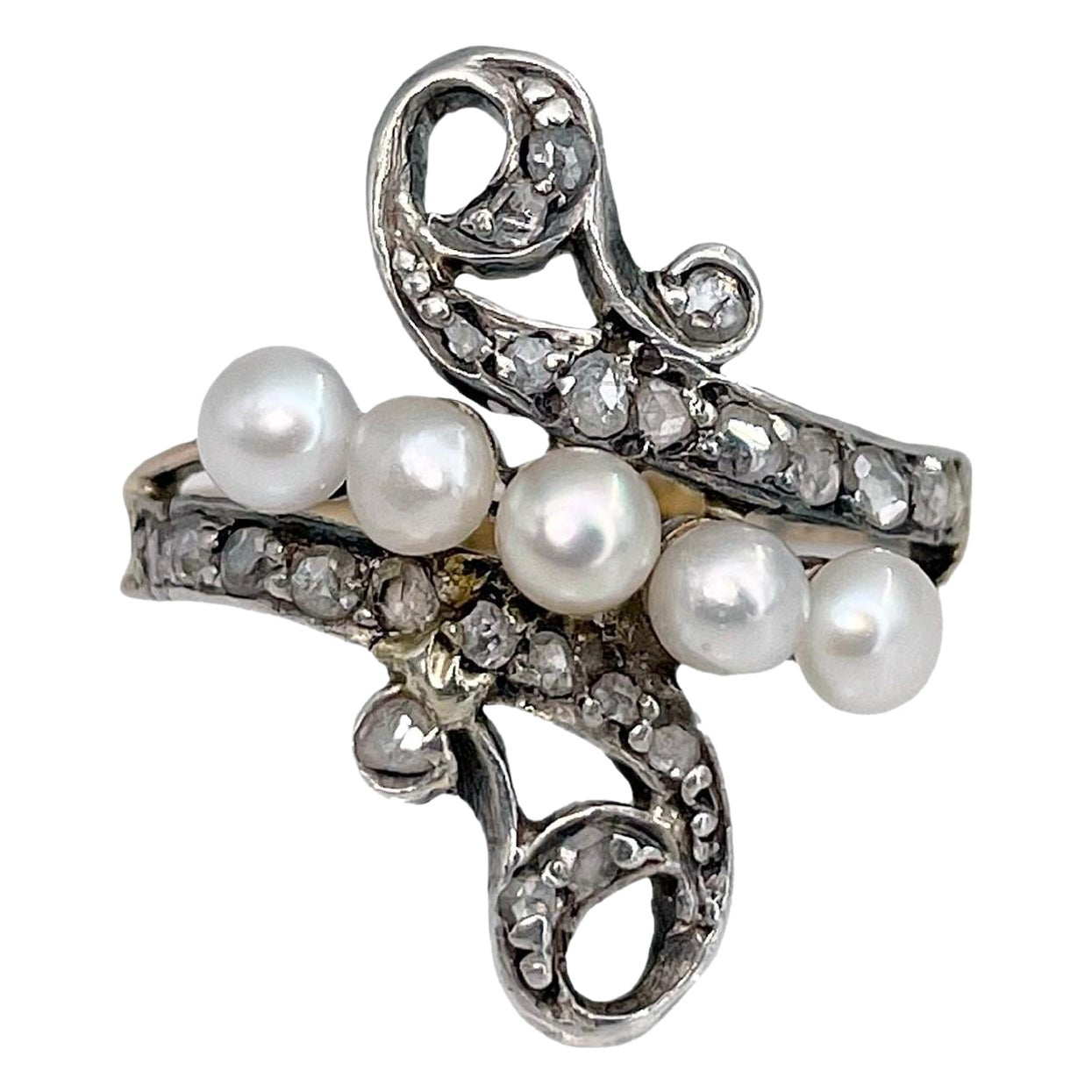 Anillo de cóctel victoriano de oro de 14 quilates con perlas y diamantes talla rosa de 0,14 quilates