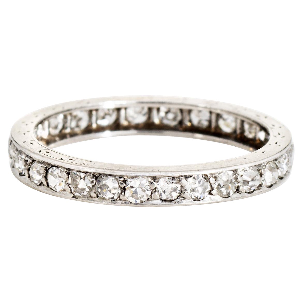 Bague de mariage d'éternité déco vintage en platine avec diamants, taille 5,75 en vente
