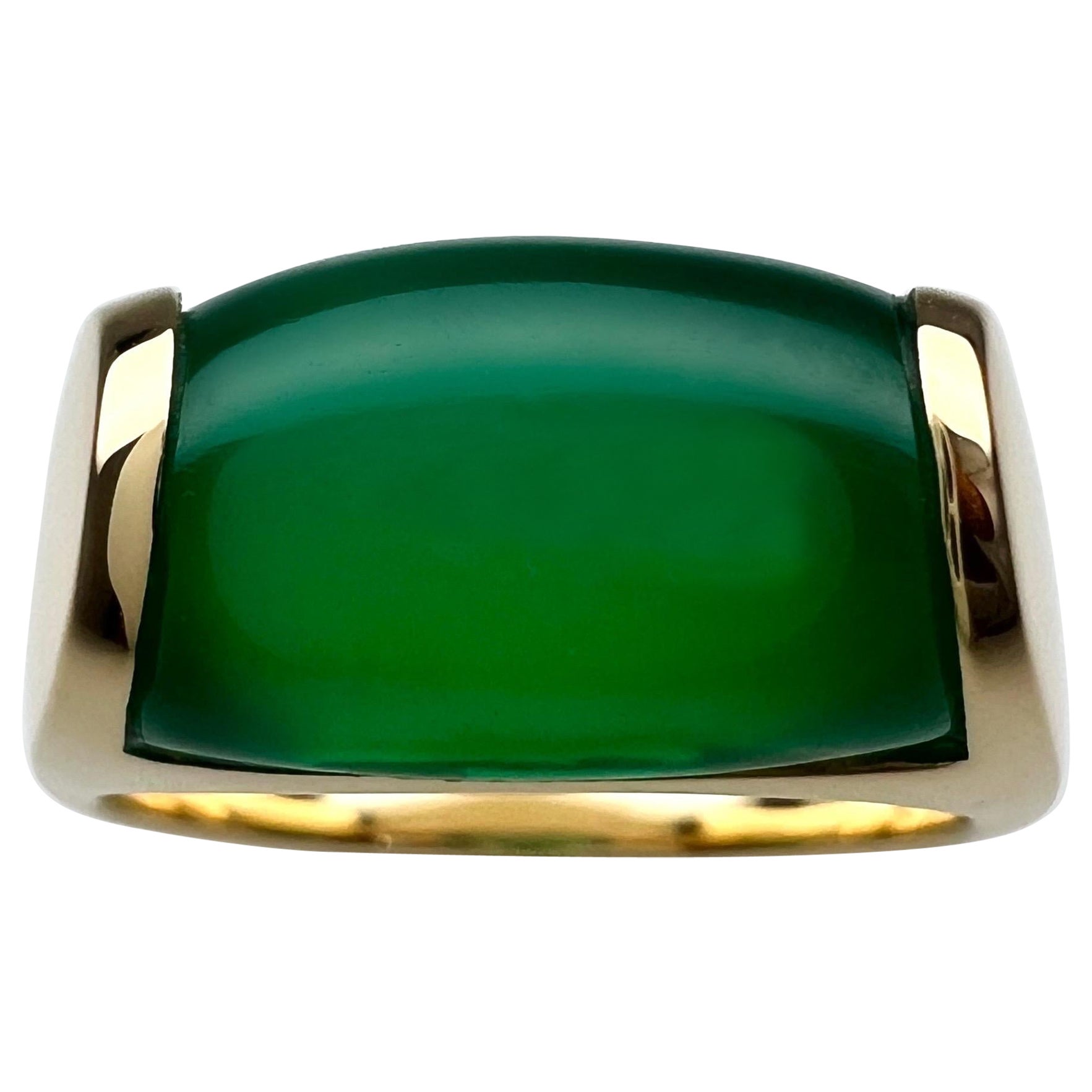 Rare Bvlgari Bulgari Vivid Green Chalcedony 18 Karat Yellow Gold Ring with Box 7 For Sale