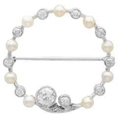 Broche ancienne en or blanc 15 carats, perles et diamants de 1,18 carat, c. 1910