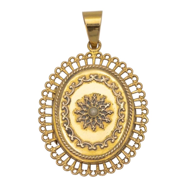 Old gold medallion locket with seed pearl, France, early XX century.  For Sale