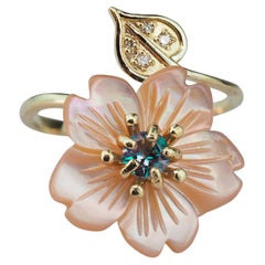 Bague 14k Fleur sculptée avec pierres précieuses