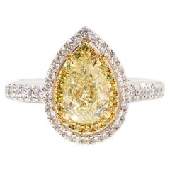 Anillo de oro blanco con diamante amarillo talla pera