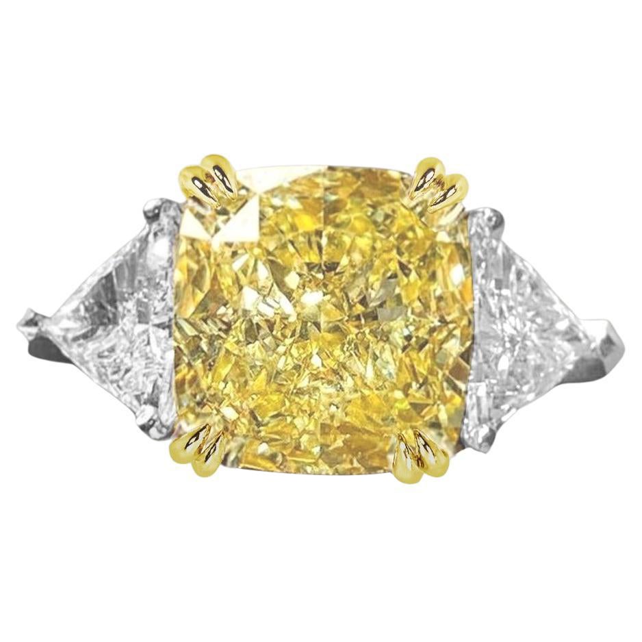 Exceptionnelle bague fantaisie en diamant jaune intense de 5 carats certifié GIA en vente