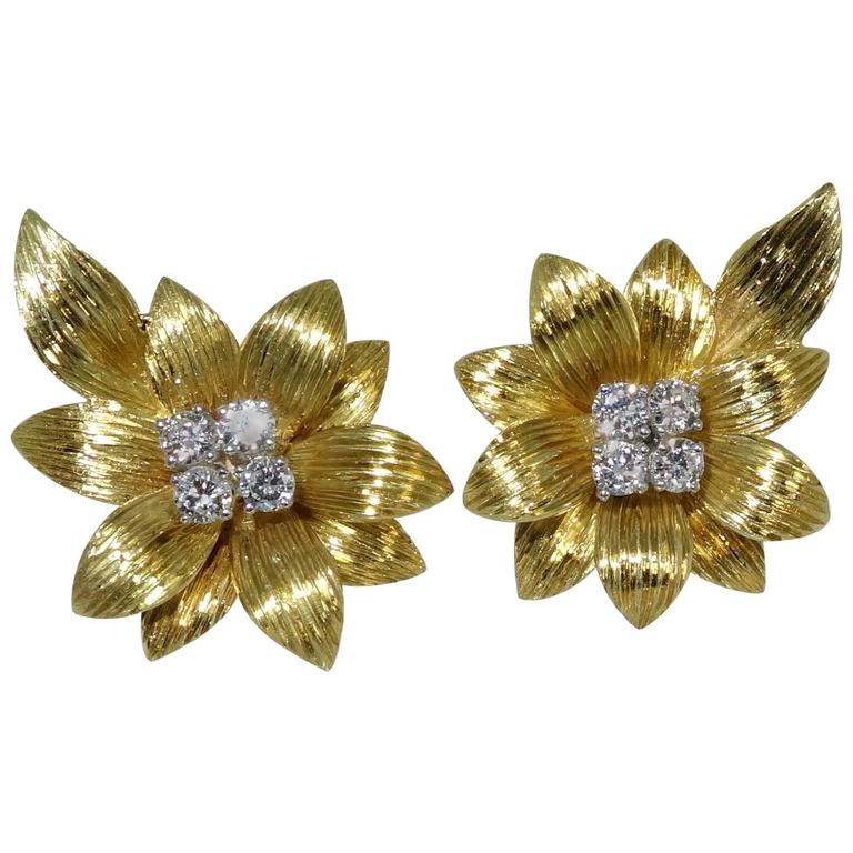 1950s Cartier Diamond Gold Flower Motif Earrings For Sale at 1stdibs