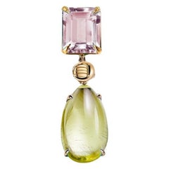 Collana con ciondolo a goccia in oro giallo a diciotto carati e quarzo rosa