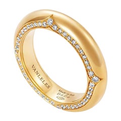 18 Karat Yellow Gold and White Diamonds Ring